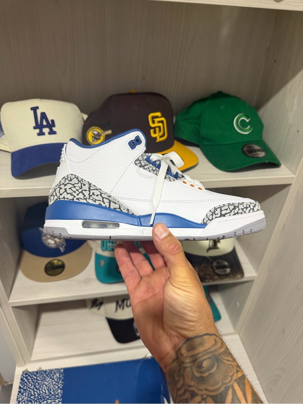 Wizard  3  Jordan's size 7.5 men  9 in women worn once lightly worn